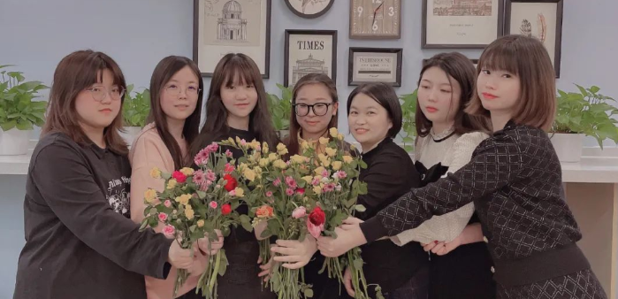 3·8妇女节——金沙8087科技鲜花萦绕，美好相伴